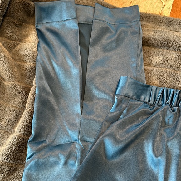 NWT house of Harlow 1960 satin wide leg pants size small - Picture 6 of 9